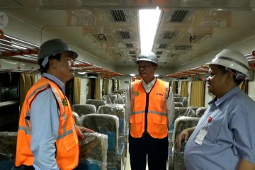 Kunjungi PT Inka, Delegasi Kamboja kagumi kereta buatan Indonesia