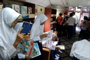 Pelajar antusias kunjungi Rail Library di Stasiun Karangsari