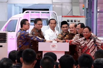Jokowi resmikan pabrik mobil Esemka