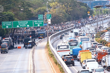 Massa demonstrasi mulai berdatangan ke DPR RI