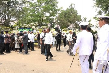 Habibie Wafat - Rumah duka Habibie dibanjiri pelayat