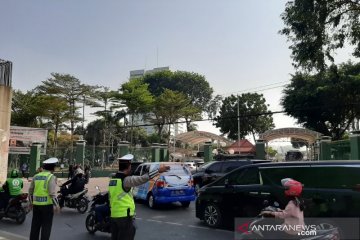 Pelantikan DPR, situasi Jalan Gelora padat dengan kendaraan tamu