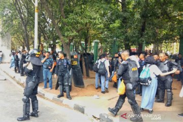 Pelantikan DPR, Polisi batasi akses pedemo di belakang Gedung DPR