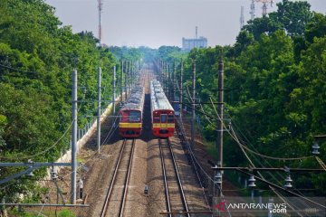 900 ribu penumpang naik KRL Commuter Line per hari