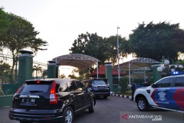 Pelantikan DPR, kendaraan tamu undangan mulai berdatangan