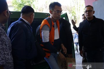 Jaksa KPK limpahkan penahanan tersangka suap Imigrasi ke Lapas Mataram