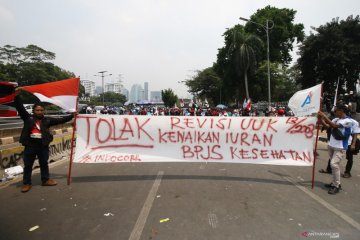 Berlangsung damai, demo buruh di DPR dipuji