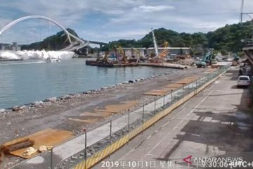 Penyelam Taiwan cari nelayan hilang yang terjebak reruntuhan jembatan