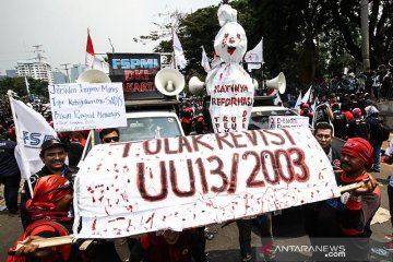 Bubarkan diri, unjuk rasa buruh terkonsentrasi di Parkir Timur Senayan