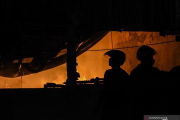 Kebakaran gudang mebel di Lombok