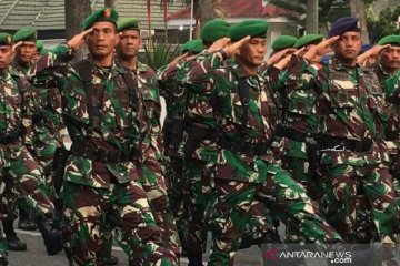 Pawai kendaraan tempur meriahkan HUT ke-74 TNI di Pekanbaru