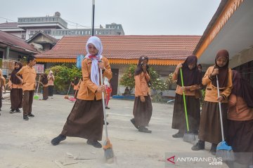 Anak pencari suaka belajar gotong-royong di SD negeri Pekanbaru