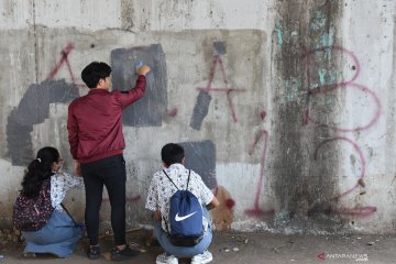Aksi tutup coretan vandalisme