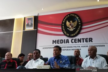 Wiranto: Bantuan untuk pengungsi gempa Ambon terus ditambah