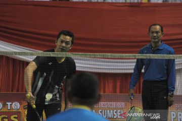 Pertandingan bersama pebulutangkis nasional