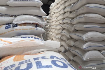 Bulog siap gelontor 600.000 ton beras medium untuk operasi pasar