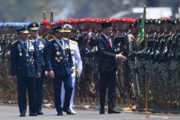 Presiden Jokowi pimpin upacara HUT TNI di Lanud Halim Perdanakusuma