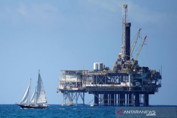 Harga minyak "rebound," dipicu penurunan rig dan data tenaga kerja AS