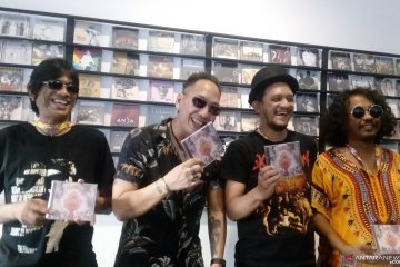 The Flowers rilis album baru "Roda-roda Gila" setelah sembilan tahun