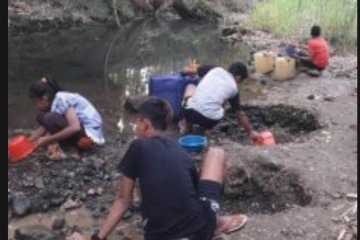 Krisis air bersih landa ratusan warga di selatan Tulungagung-Jatim
