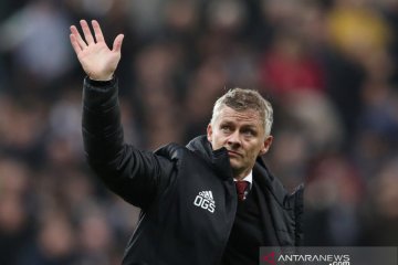 Manchester United,  uang lagi-lagi uang