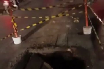 Jalan ambles depan BLK Ciracas rawan kecelakaan