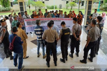 Warga tiga desa tuntut perusahaan sawit di Barito Utara