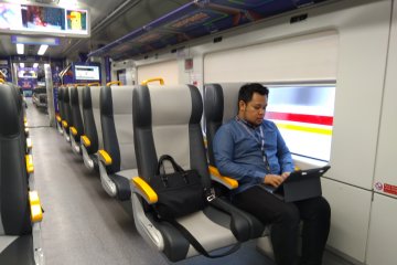 Warga manfaatkan promo KA Bandara Stasiun Manggarai