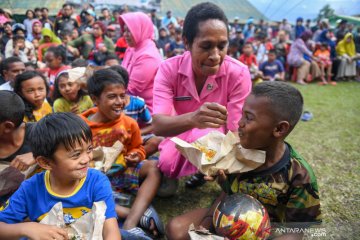 TNI AU minta pengungsi sabar menunggu penerbangan Hercules