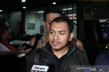 Pengacara: Penyidik konfrontasi keterangan Munarman dengan tersangka S