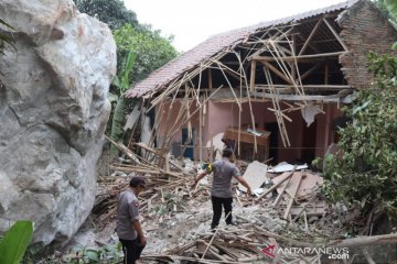 Bupati Purwakarta sarankan peninjauan ulang izin kegiatan pertambangan