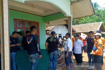 Dua KK korban longsor di Cianjur mengungsi