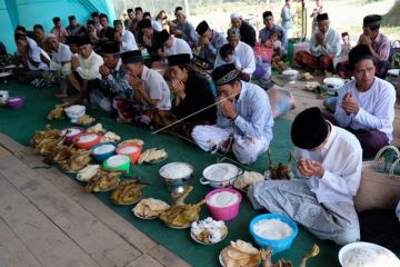 Tradisi saparan mantran