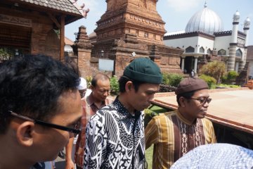 Ustad Abdul Somad kunjungi Makam Sunan Kudus