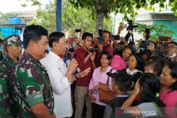 Menkopolkam kunjungi pengungsi di Jayapura yang kembali ke Wamena