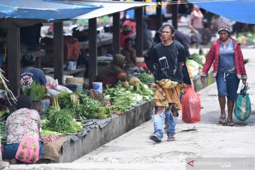 Papua Terkini - aktivitas pasar tradisional kembali normal