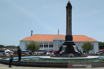 Beberapa warga Semarang buktikan fenomena hari tanpa bayangan