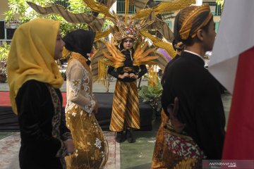 Peragaan busana batik