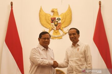 Presiden Jokowi bertemu Prabowo Subianto di Istana Merdeka