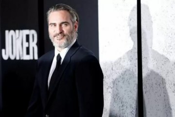 Joaquin Phoenix menangkan Golden Globe, singgung kebakaran Australia