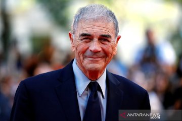 Aktor Robert Forster tutup usia