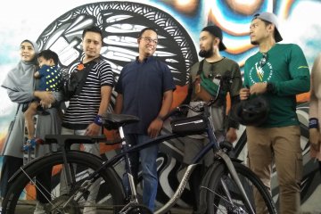 Anies resmi luncurkan fase dua jalur sepeda Jakarta bareng artis