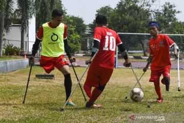 Latihan tim Garuda Indonesia Amputee Football