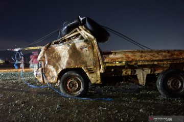 Evakuasi mobil korban tsunami setahun lalu