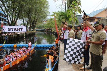32 peserta ikuti lomba dayung perahu naga HUT-TNI