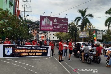 Persipura bagi 2000 bunga peduli Wamena dan Nduga