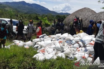 Korban konflik Nduga terima bantuan pemerintah