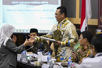 Rapat gabungan pimpinan Fraksi dengan anggota DPD