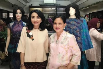 Iriana Joko Widodo kunjungi perajin tenun ikat di Denpasar