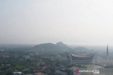 Kabut asap di Padang semakin pekat, jarak pandang jadi enam kilometer